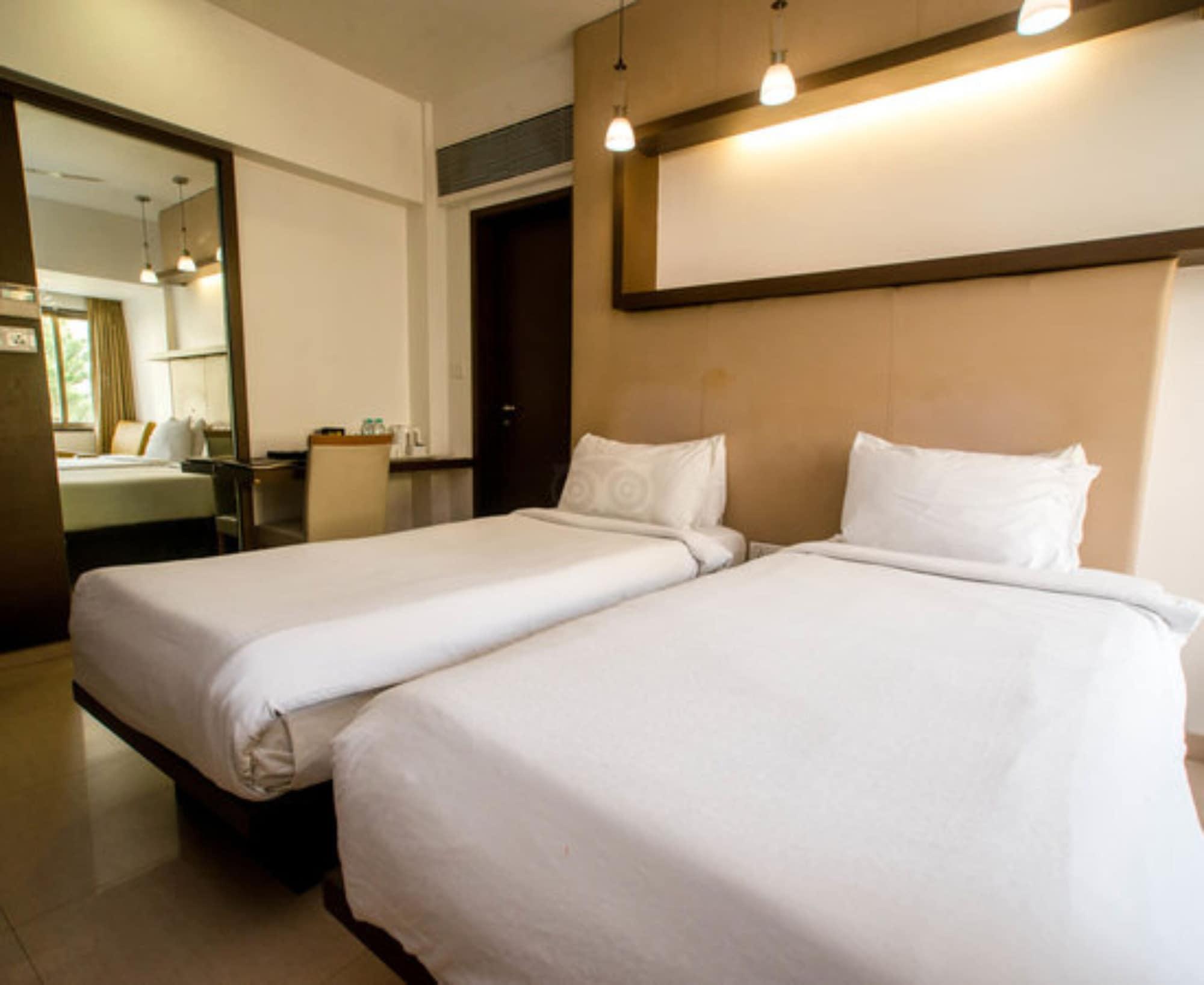 ดิ โอเรียนตัล เรซิเดนซี โฮเทล Hotel มุมไบ ภายนอก รูปภาพ
