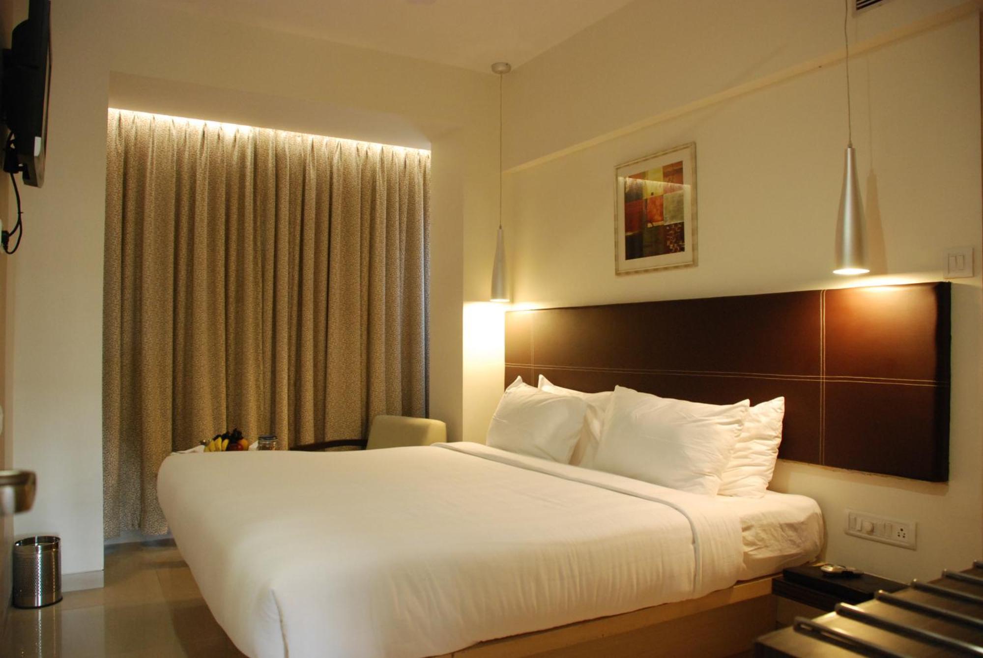 ดิ โอเรียนตัล เรซิเดนซี โฮเทล Hotel มุมไบ ภายนอก รูปภาพ