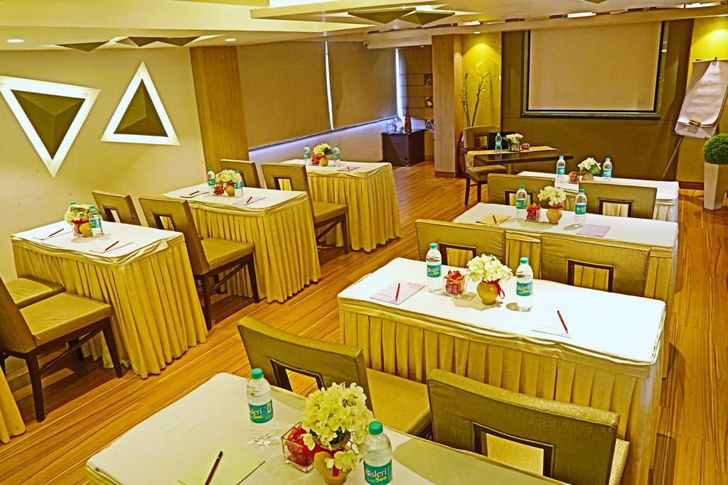 ดิ โอเรียนตัล เรซิเดนซี โฮเทล Hotel มุมไบ ภายนอก รูปภาพ