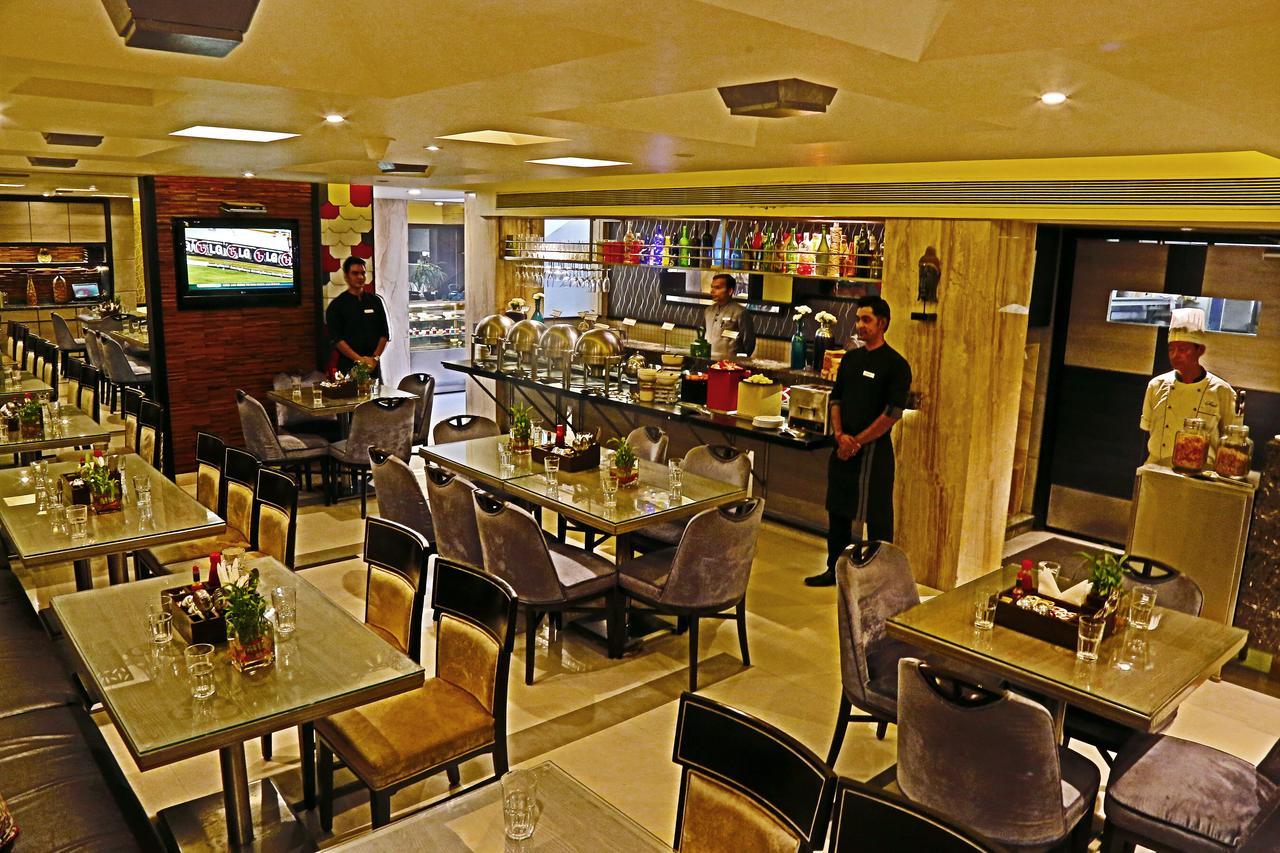 ดิ โอเรียนตัล เรซิเดนซี โฮเทล Hotel มุมไบ ภายนอก รูปภาพ