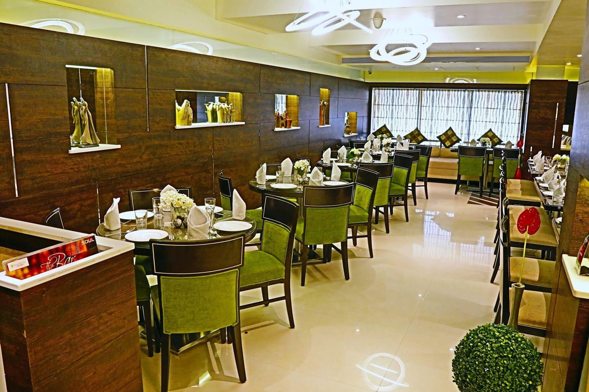 ดิ โอเรียนตัล เรซิเดนซี โฮเทล Hotel มุมไบ ภายนอก รูปภาพ